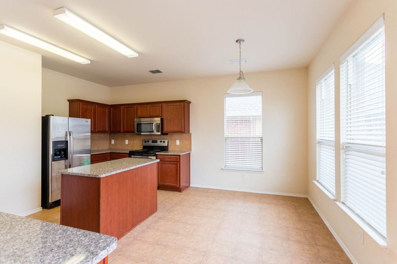 3010 Pinecrest Dr - Photo 2 of 24