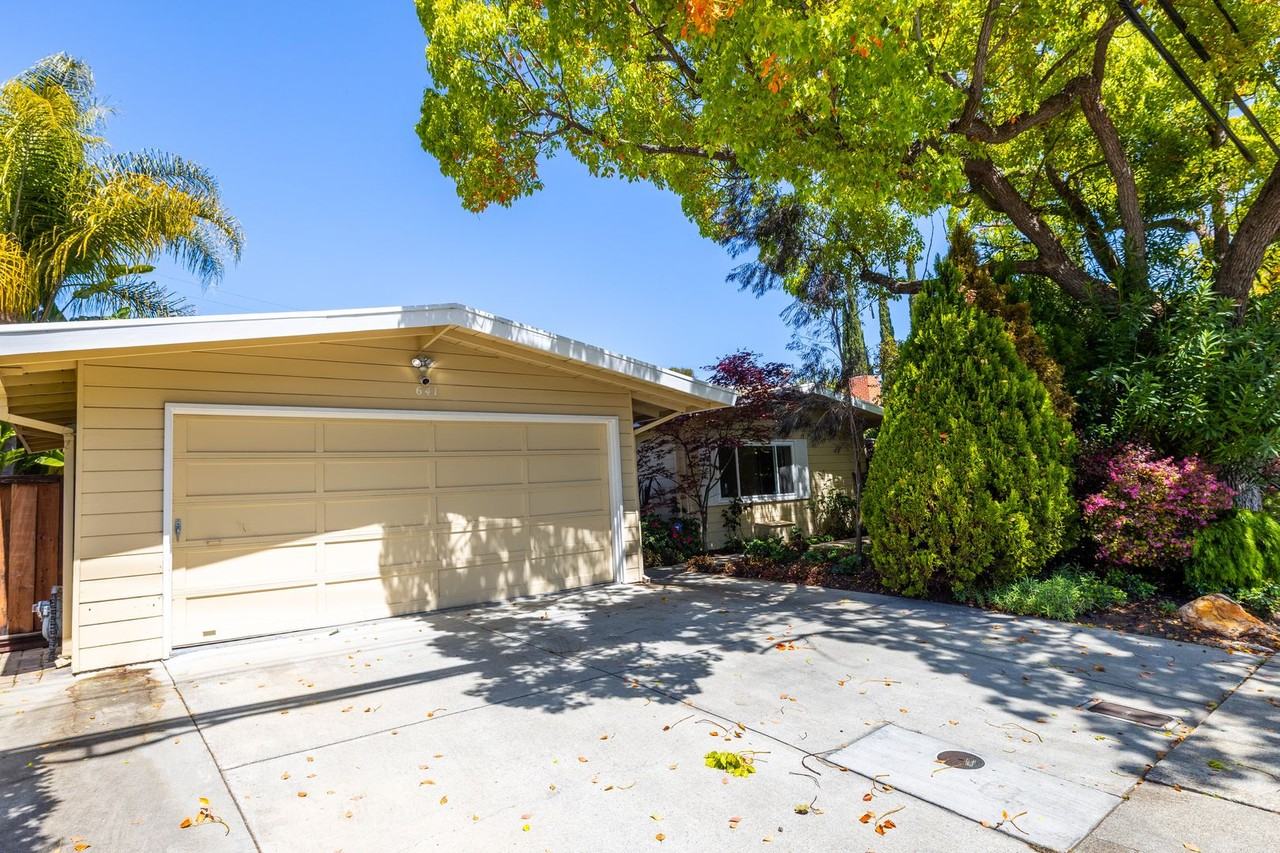 641 E Meadow Dr - Photo 2 of 29