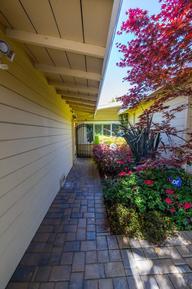 641 E Meadow Dr - Photo 3 of 29