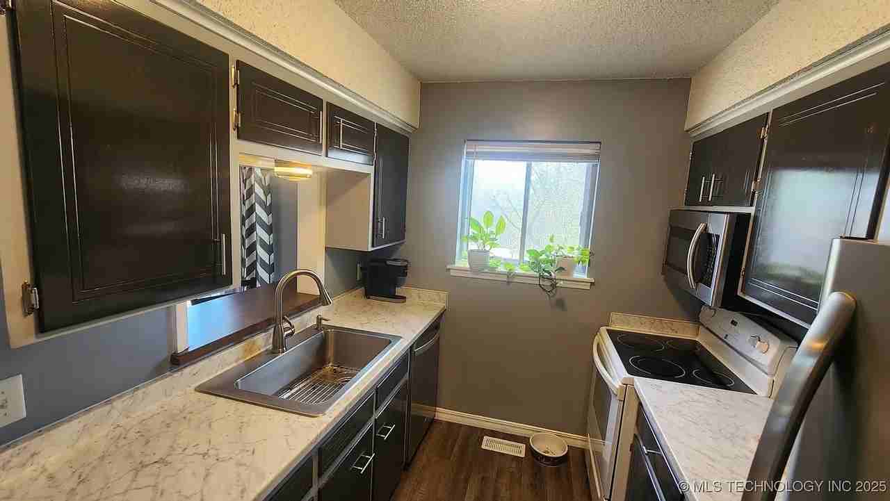 2756 S 114th East Ave - Photo 6 of 11