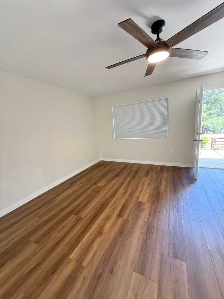 129 Olive St - Photo 4 of 23