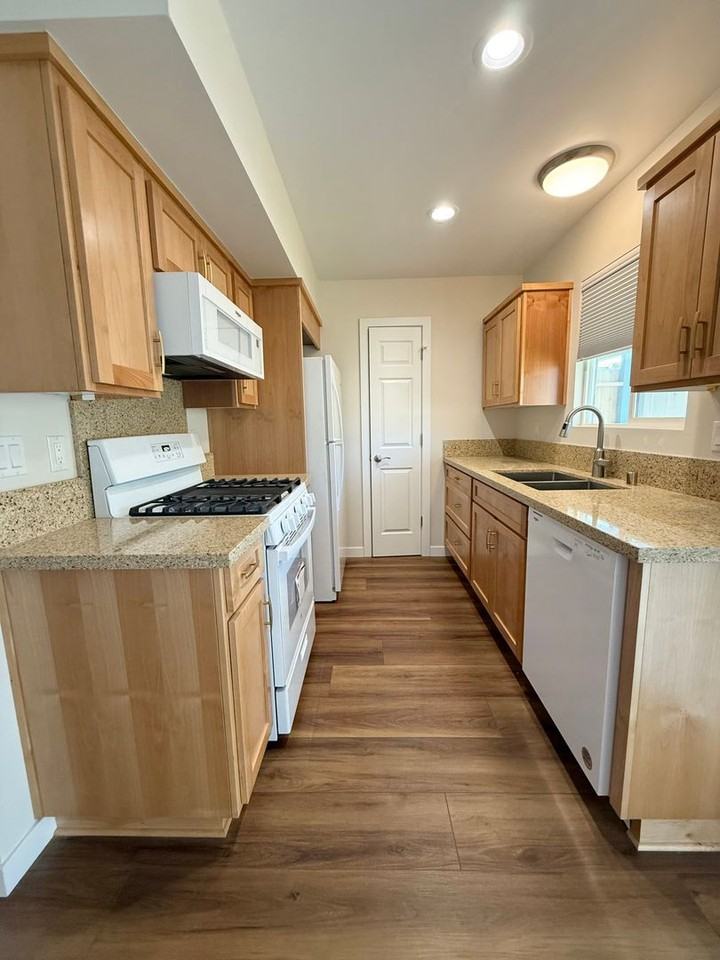 129 Olive St - Photo 6 of 23