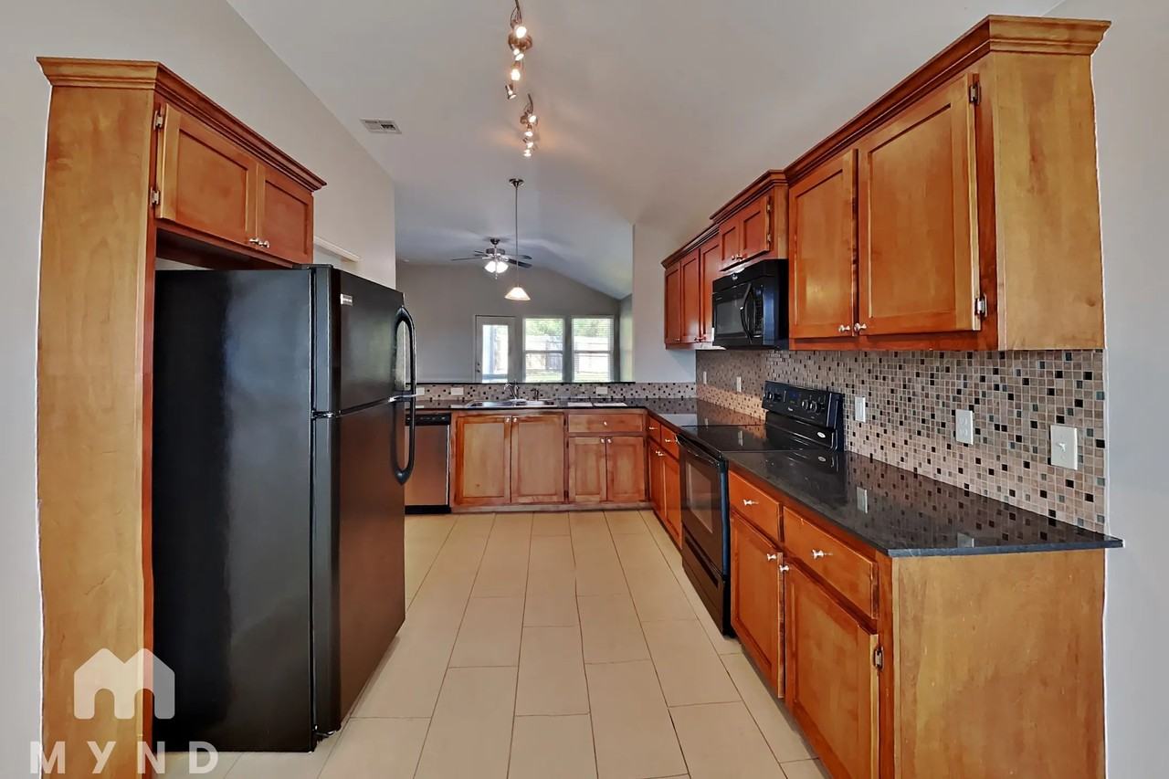 15029 Madder Dr - Photo 2 of 26