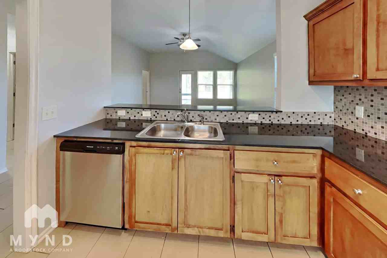 15029 Madder Dr - Photo 3 of 26