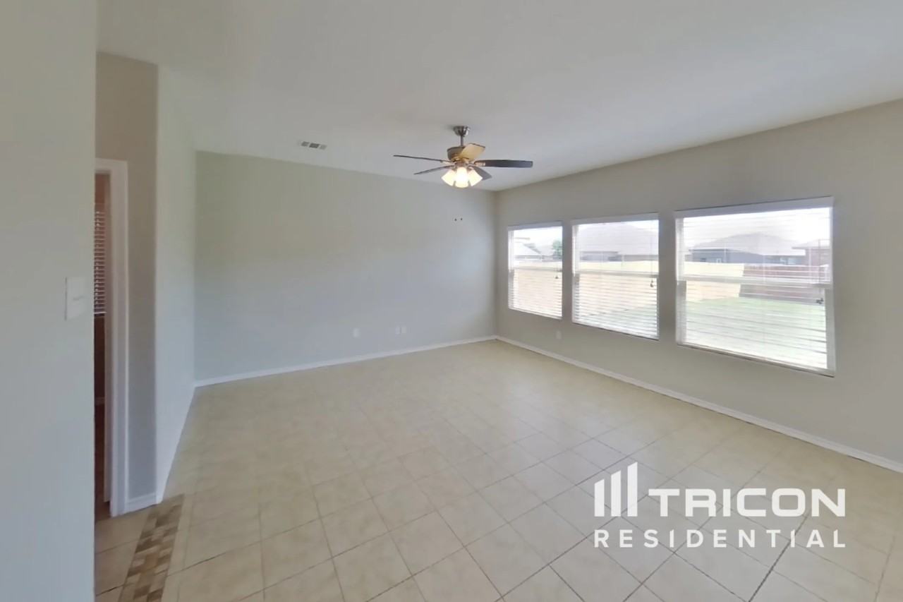 2733 2733 Gains Mill Drive Fort Worth TX - Photo 2 of 20
