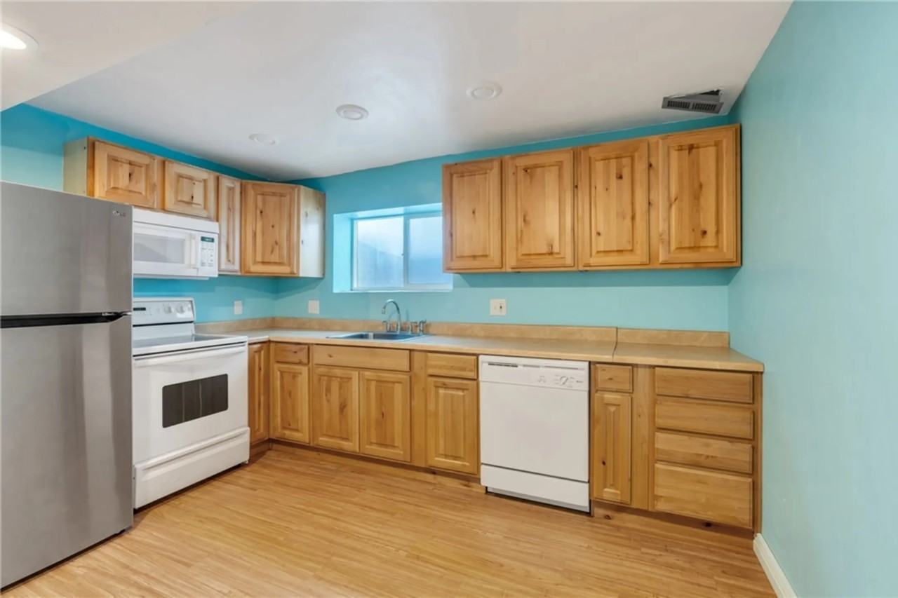 140 N 300 E - Photo 3 of 18