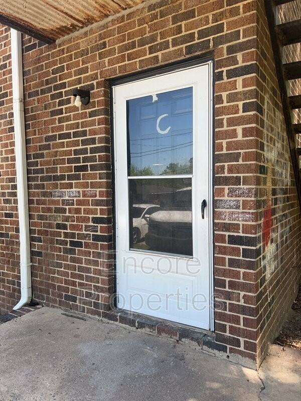 1200 N Hyde Park Ave #C - Photo 2 of 8