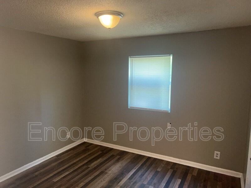 1200 N Hyde Park Ave #C - Photo 4 of 8