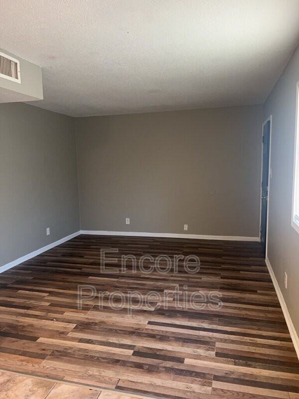1200 N Hyde Park Ave #C - Photo 6 of 8