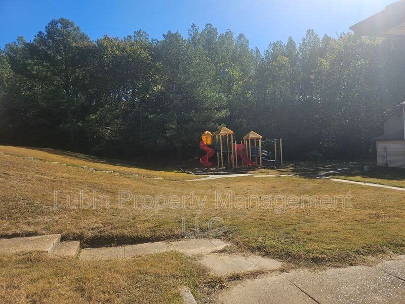 2883 Coach Dr #3 - Photo 4 of 5