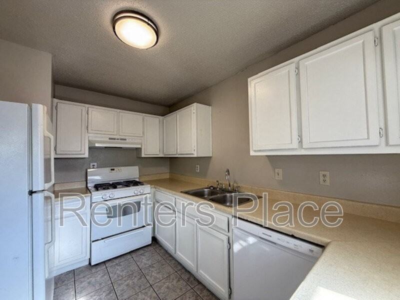 3840 S Rockford Ave #B - Photo 2 of 10