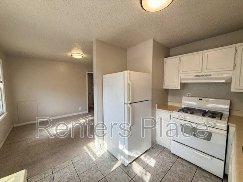 3840 S Rockford Ave #B - Photo 3 of 10