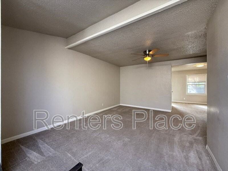 3840 S Rockford Ave #B - Photo 4 of 10