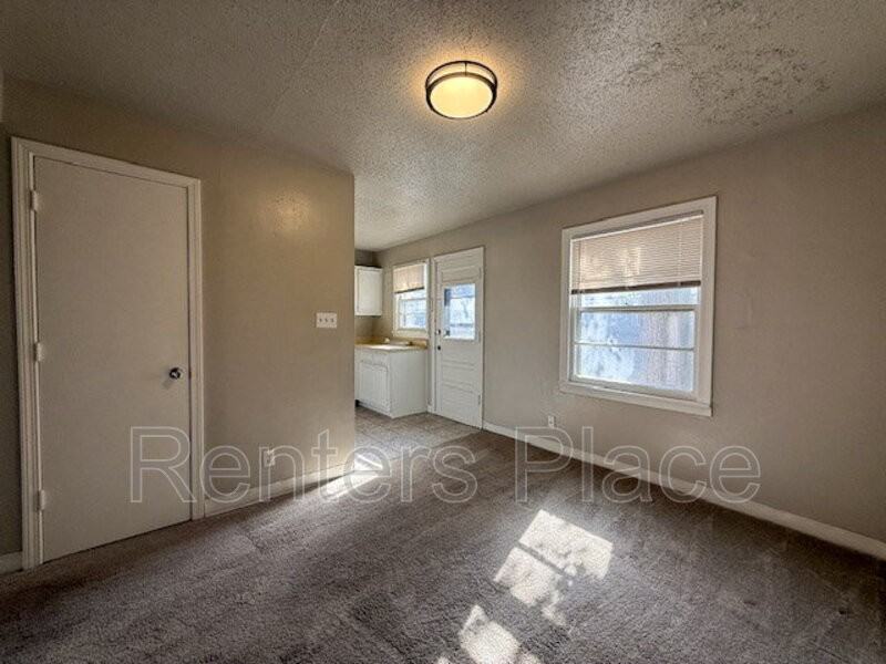 3840 S Rockford Ave #B - Photo 6 of 10
