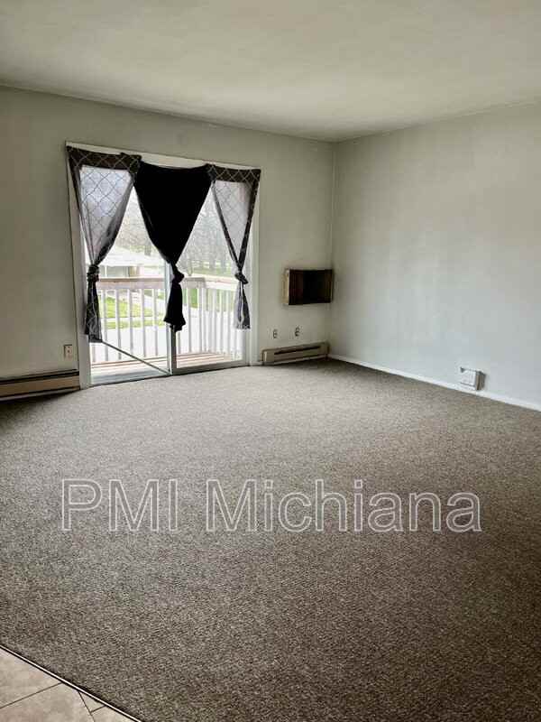 2258 Huey St - Photo 3 of 8