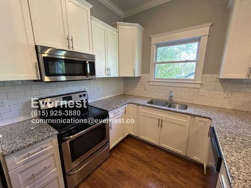 922A Carolyn Ave - Photo 2 of 33