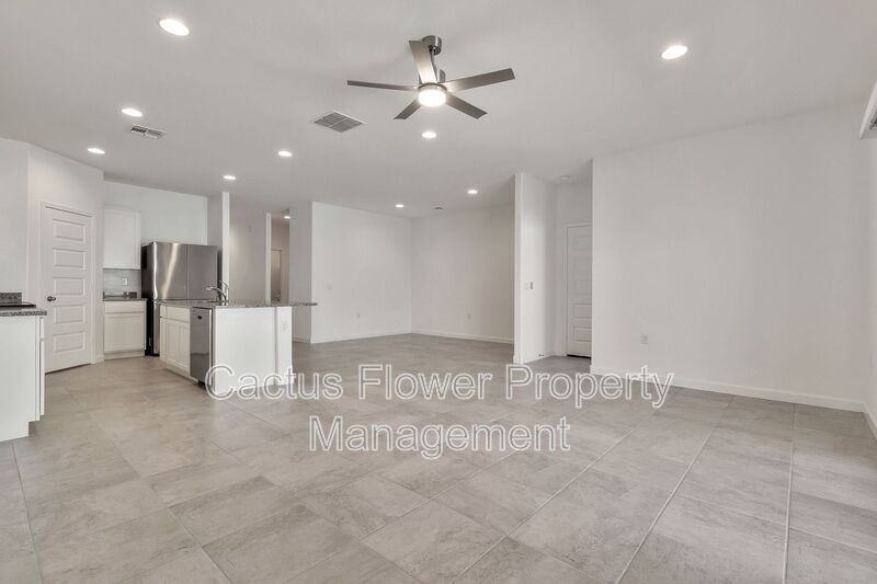 1718 W Sombra Ave - Photo 5 of 46
