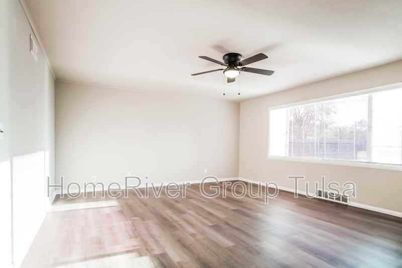 2444 S Sheridan Rd - Photo 3 of 21