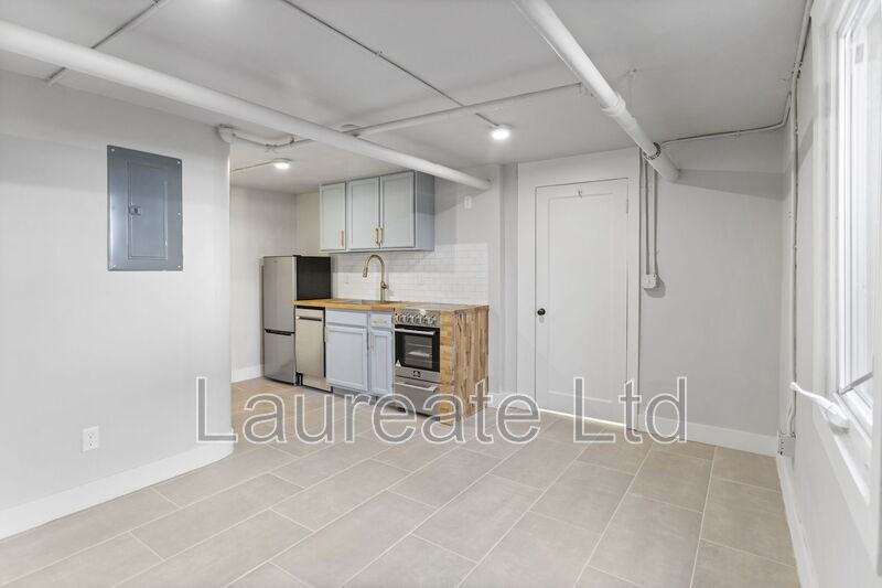 1050 N Pearl St #2B