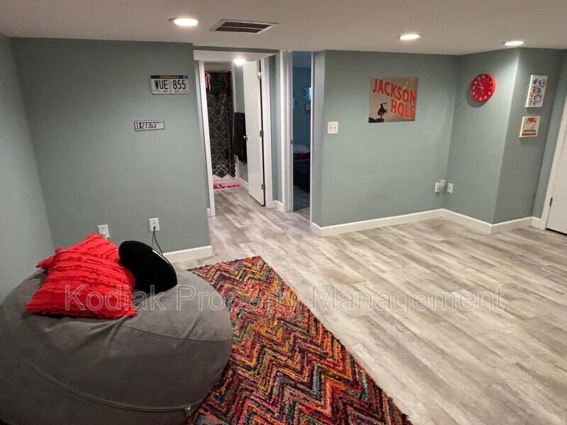 1111 E St #B - Photo 6 of 12