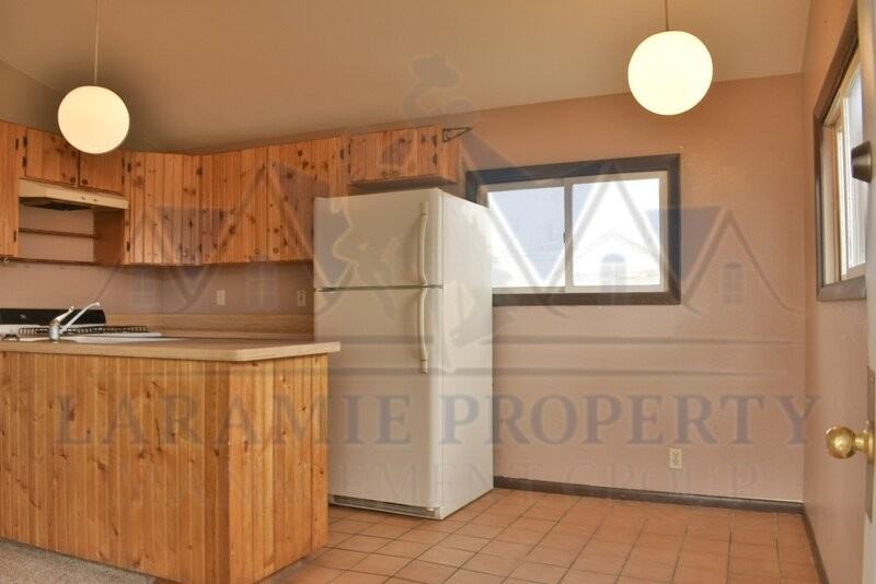 459 1/2 N Cedar St - Photo 3 of 17