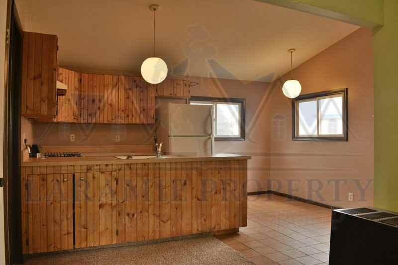 459 1/2 N Cedar St - Photo 4 of 17