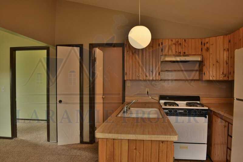 459 1/2 N Cedar St - Photo 5 of 17