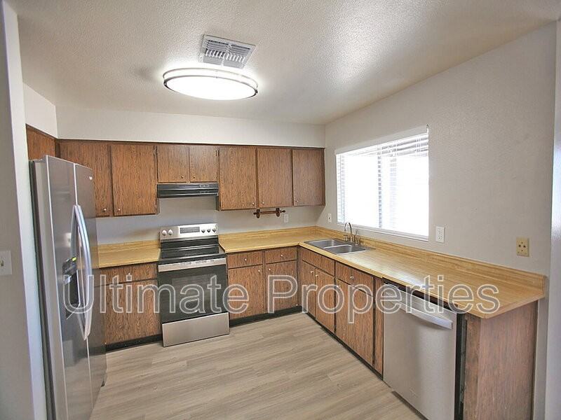 4706 W Aire Libre Ave - Photo 2 of 11