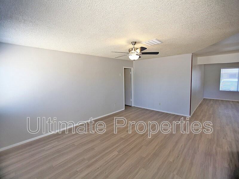 4706 W Aire Libre Ave - Photo 3 of 11
