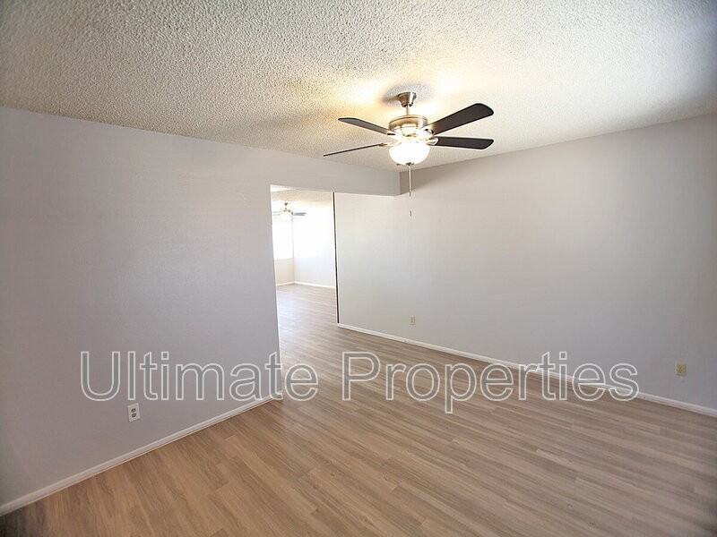4706 W Aire Libre Ave - Photo 5 of 11