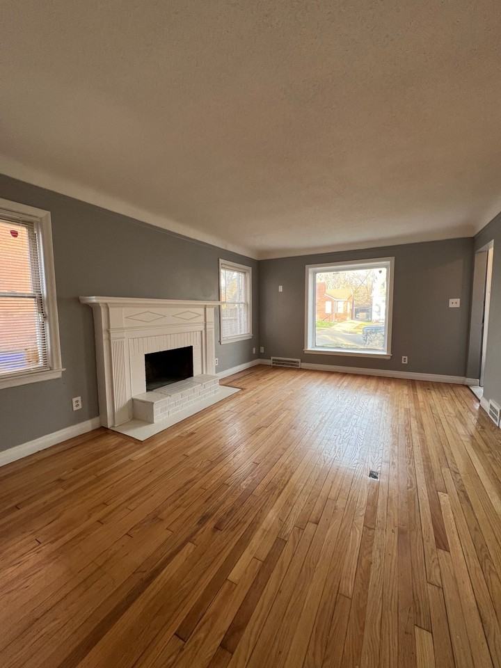 11505 Laing St - Photo 2 of 8