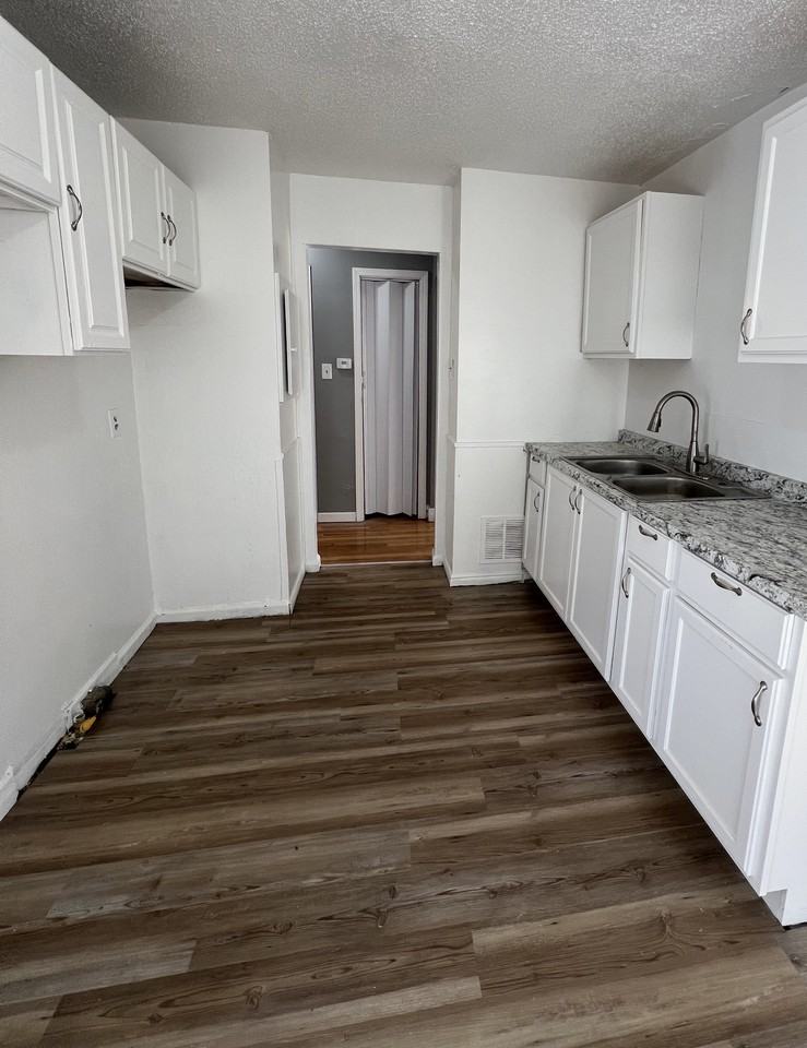 11505 Laing St - Photo 3 of 8