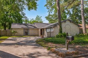 featured image of 2762 Foliage Green Dr