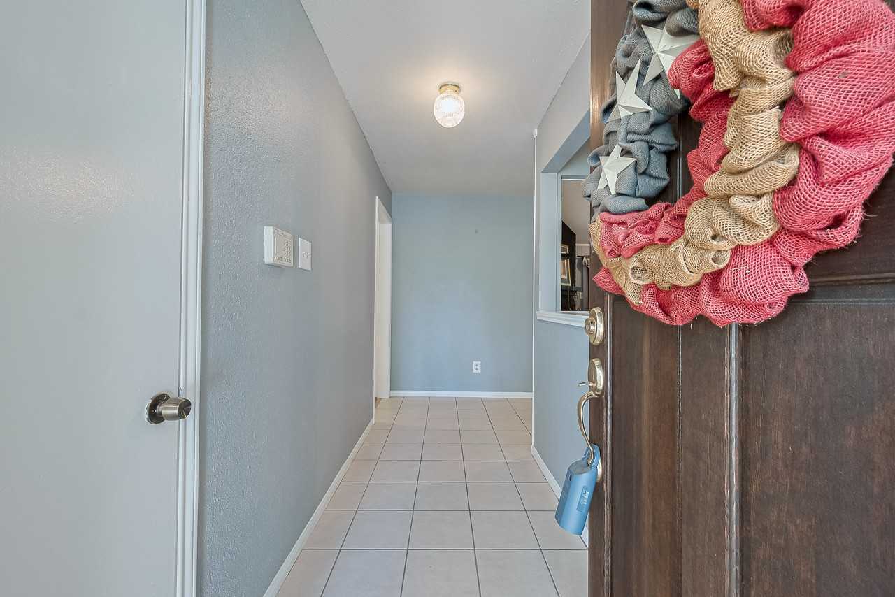 2762 Foliage Green Dr - Photo 3 of 35