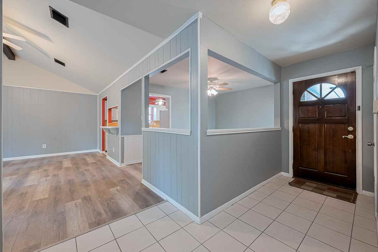 2762 Foliage Green Dr - Photo 4 of 35