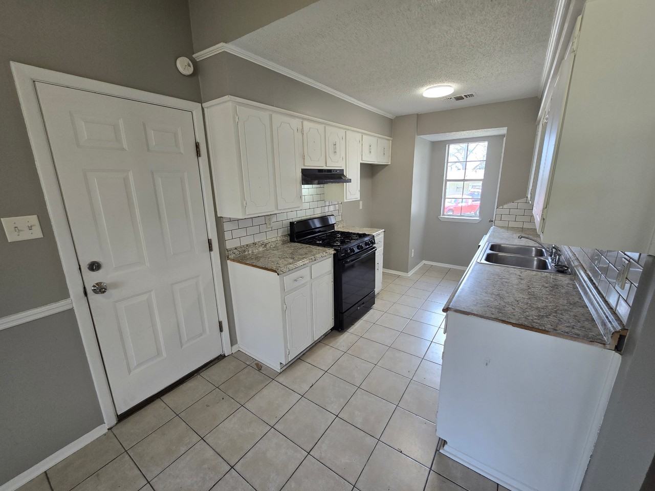 1808 Joyce Ct - Photo 3 of 12