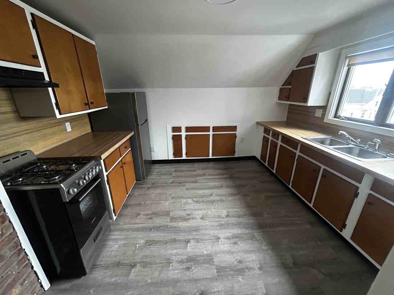 389 Bullocks Point Ave - Photo 2 of 8