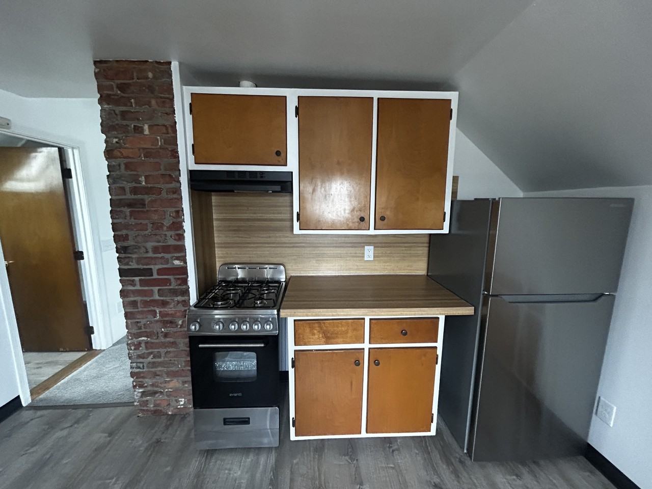 389 Bullocks Point Ave - Photo 3 of 8