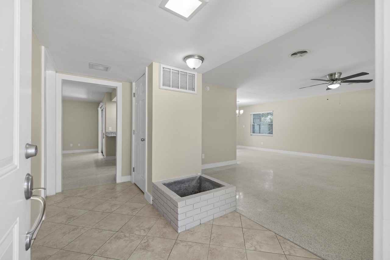 1530 Price Cir - Photo 4 of 31