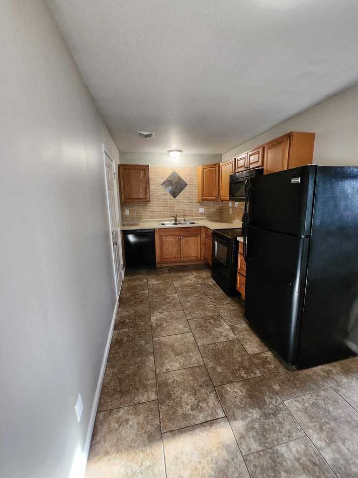 2416 W Rita St - Photo 2 of 21