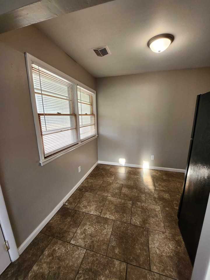 2416 W Rita St - Photo 3 of 21
