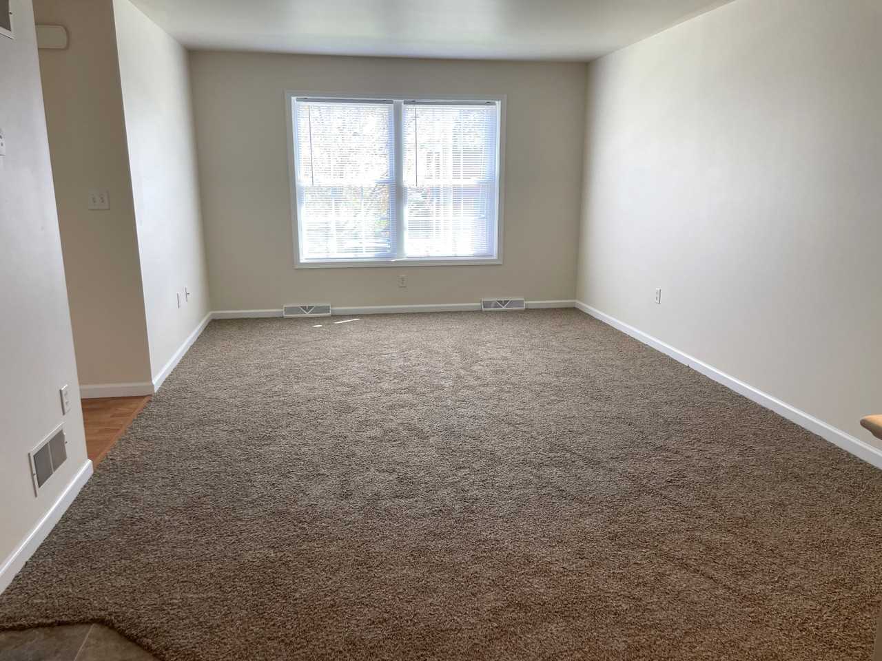 34 Bradford Dr - Photo 3 of 14