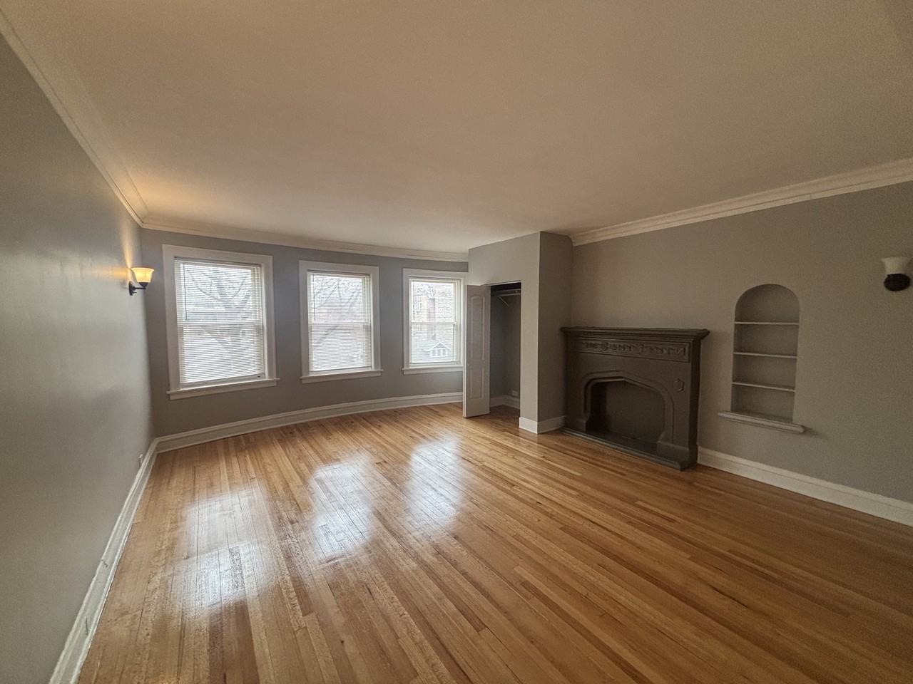 8346 S Maryland Ave - Photo 2 of 5