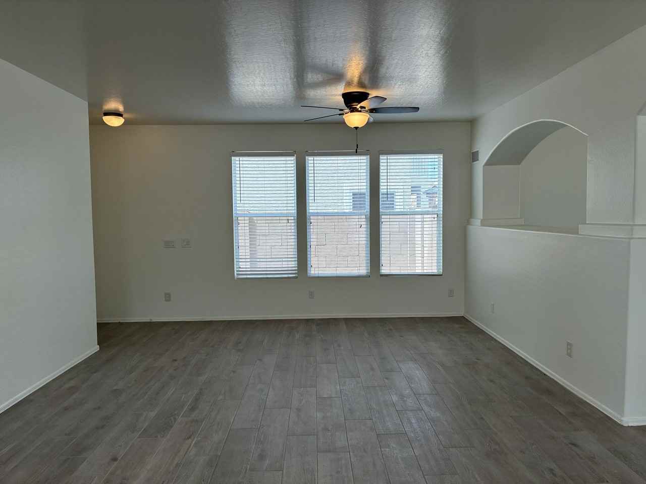 14862 W Laurel Ln - Photo 7 of 50