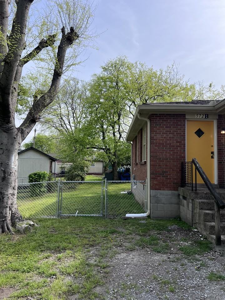 572 Annex Ct #B - Photo 2 of 14