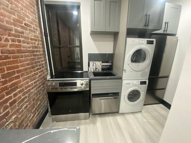 W 52nd St #44 - Photo 3 of 6