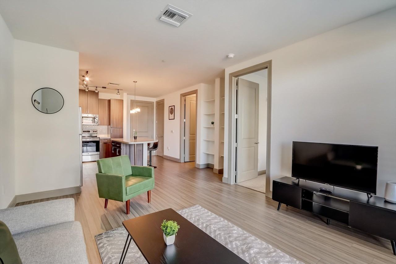 555 N College Ave #1014608P - Photo 3 of 31