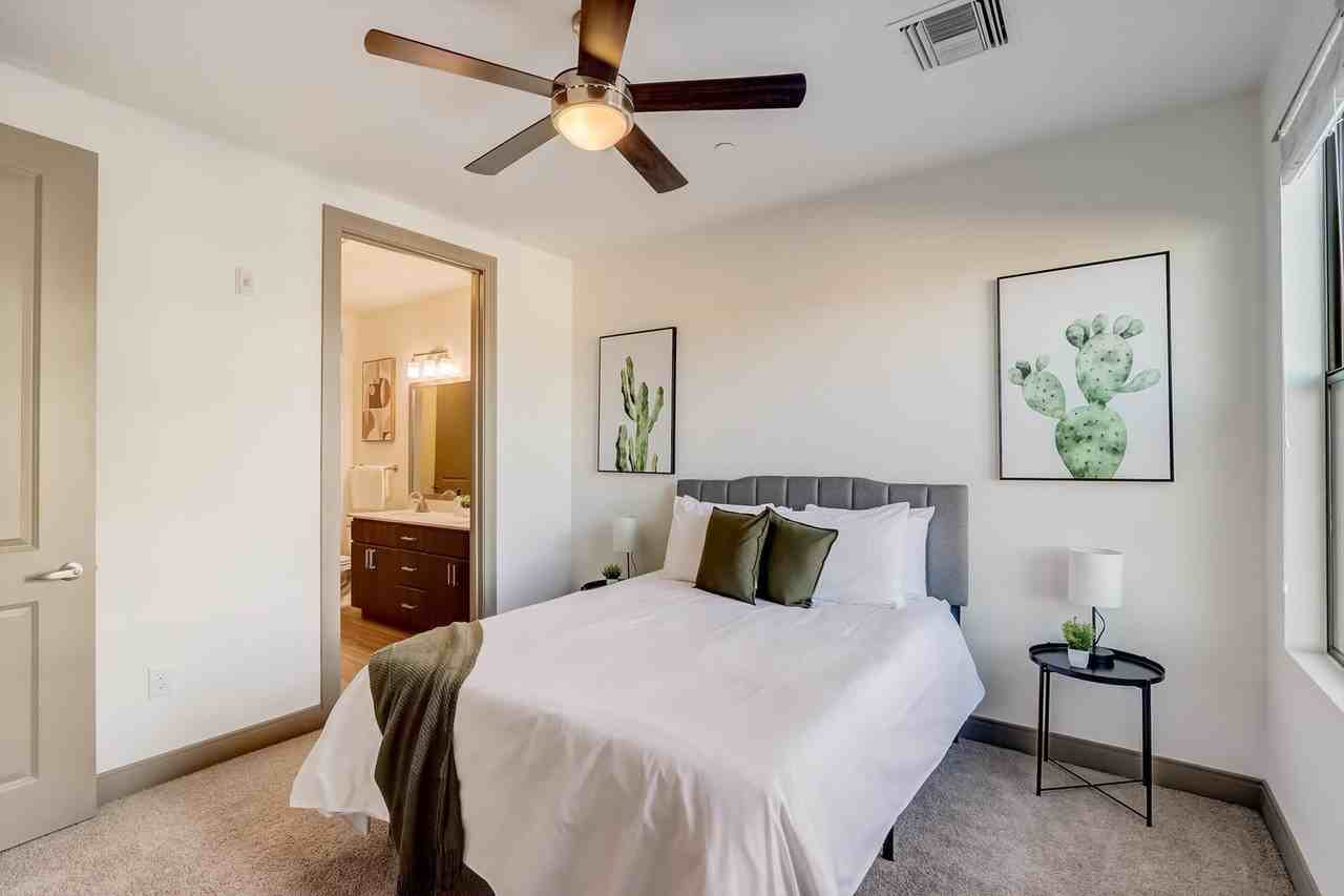 555 N College Ave #1014608P - Photo 6 of 31