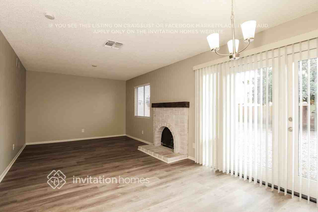 5433 W Altadena Ave - Photo 5 of 17