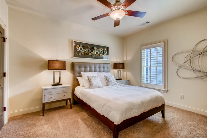 918 Ives Lane Southeast - Photo 3 of 4